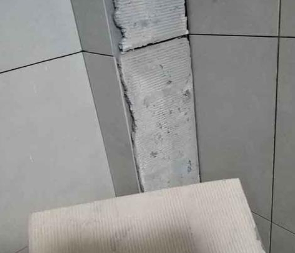 德化瓷砖空鼓维修公司分享下厨房瓷砖脱落的补救措施。